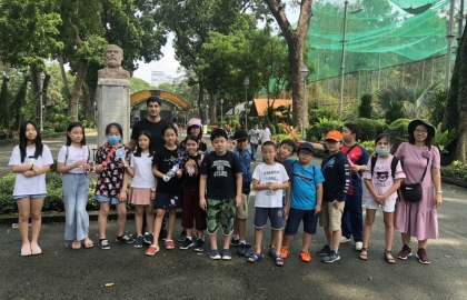 Organized a tour to visit Ho Chi Minh Museum and Thao Cam Vien Zoo